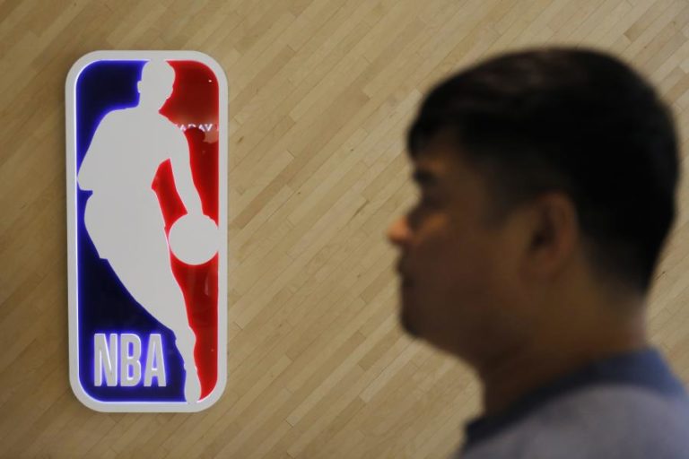 COVID-19: NBA NEGOCIEIA COM DISNEY PARA RETOMAR COMPETIÇÃO NA FLÓRIDA EM JULHO
