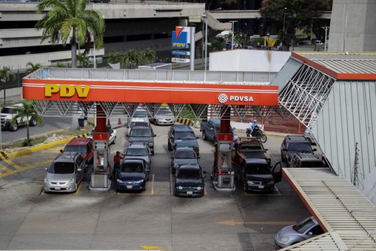 GASOLINA NA VENEZUELA SERÁ OFICIALMENTE VENDIDA EM MOEDA ESTRANGEIRA