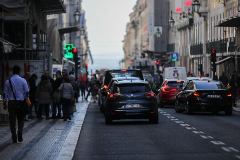 TELETRABALHO PODE “ACHATAR CURVA” DA MOBILIDADE E ACABAR COM HORA DE PONTA – ESPECIALISTAS