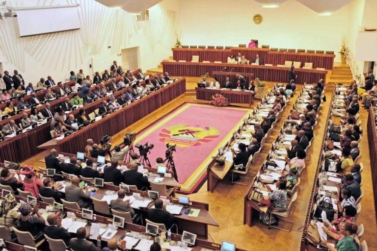 COVID-19: PARLAMENTO MOÇAMBICANO APROVA ISENÇÃO DE IVA PARA AÇÚCAR, ÓLEOS E SABÕES (C/ÁUDIO)