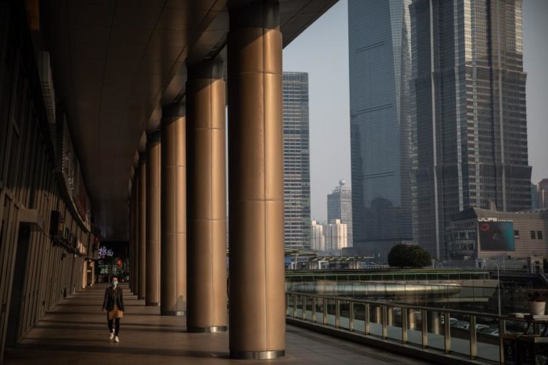 COVID-19: CHINA REGISTA MAIS CINCO CASOS, AULAS E VOOS DE REGRESSO