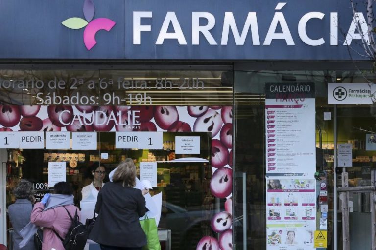 COVID-19: LINHA DE APOIO AO FARMACÊUTICO RECEBEU MAIS DE 7.000 CHAMADAS EM DOIS MESES