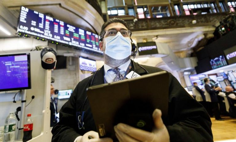 WALL STREET NEGOCEIA MISTA NO INÍCIO DA SESSÃO