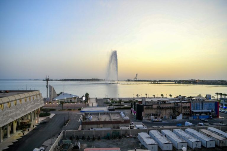 COVID-19: ARÁBIA SAUDITA INICIA LEVANTAMENTO DAS RESTRIÇÕES NO DIA QUE ATINGE 80 MIL INFETADOS