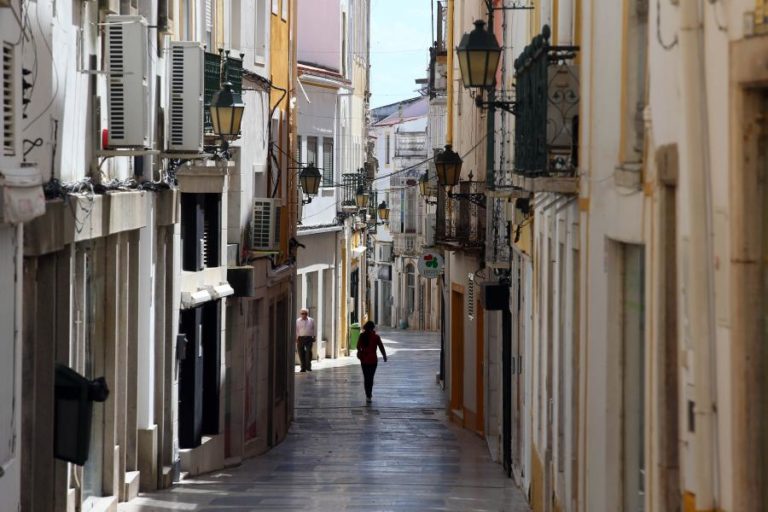 ATIVIDADE ECONÓMICA COM “FORTE CONTRAÇÃO” EM ABRIL RECUA PARA MÍNIMOS DE 2013 – INE