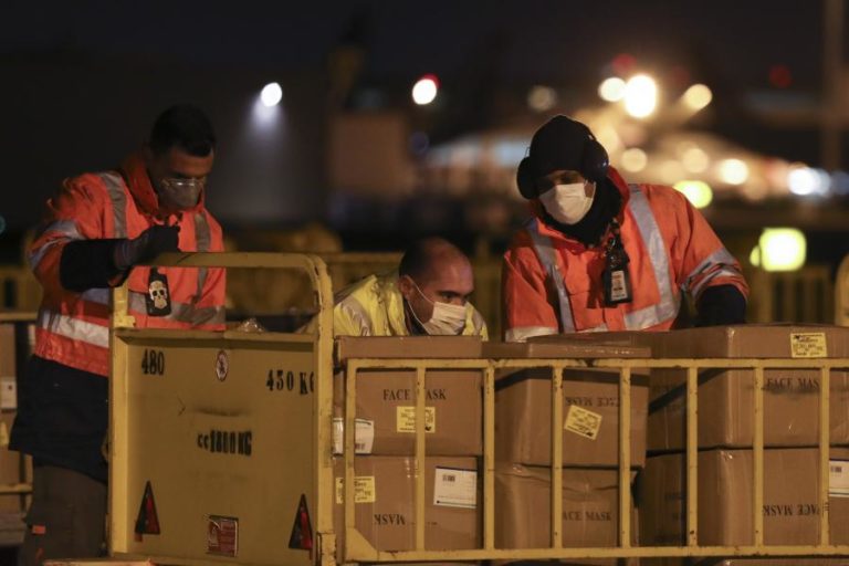 COVID-19: GOVERNO DIZ QUE 500 VENTILADORES DA CHINA VÃO COMEÇAR A CHEGAR NA PRÓXIMA SEMANA