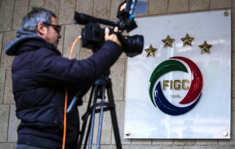 COVID-19: LIGA ITALIANA DE FUTEBOL VAI CONTINUAR SUSPENSA ATÉ 14 DE JUNHO