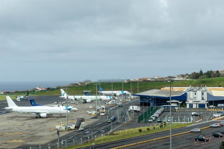 COVID-19: PARLAMENTO DOS AÇORES APROVA RECOMENDAÇÃO PARA SE ABANDONAR PRIVATIZAÇÃO DA SATA
