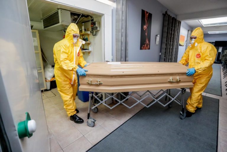 COVID-19: PANDEMIA JÁ MATOU MAIS DE 350 MIL PESSOAS EM TODO MUNDO