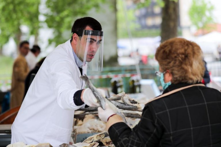COVID-19: FEIRAS E MERCADOS REABREM NA SEGUNDA-FEIRA COM PLANO DE CONTINGÊNCIA