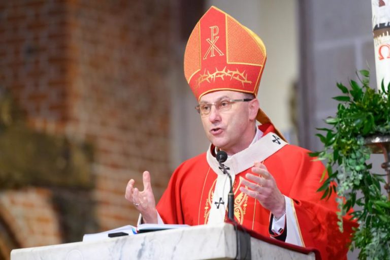 IGREJA POLACA PEDE AO VATICANO QUE INVESTIGUE PEDOFILIA DENUNCIADA EM FILME
