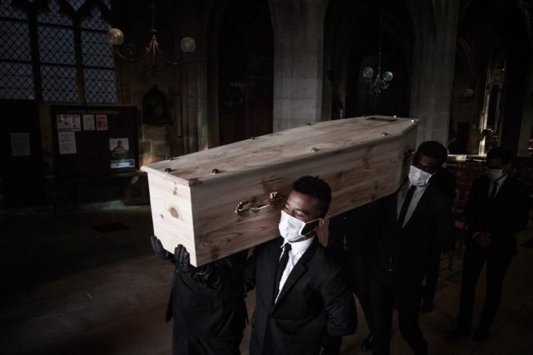 COVID-19: ULTRAPASSADA BARREIRA DAS 300 MIL MORTES NO MUNDO INTEIRO