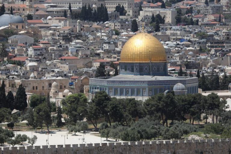 COVID-19: REABERTA ESPLANADA DAS MESQUITAS EM JERUSALÉM