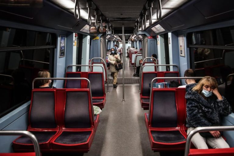 COVID-19: DGS RECOMENDA DESINFEÇÃO, MÁSCARA E DISTANCIAMENTO SOCIAL NOS TRANSPORTES