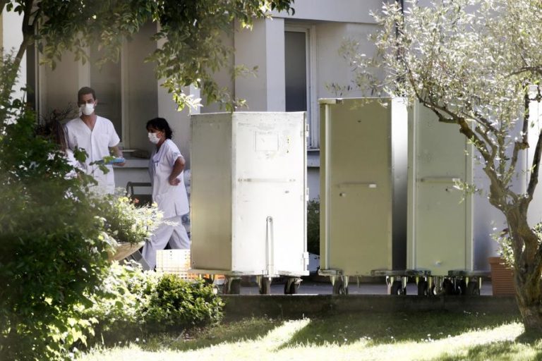 COVID-19: FRANÇA ULTRAPASSA 25 MIL MORTOS
