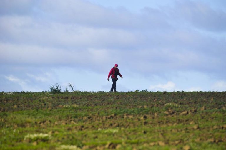 BUSCAS PARA ENCONTRAR JOVEM DESAPARECIDO NO MAR EM ÍLHAVO CONCENTRADAS EM TERRA