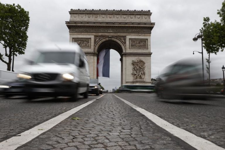 COVID-19: FRANÇA REGISTA 104 MORTES EM 24 HORAS E TOTAL ULTRAPASSA OS 27.500