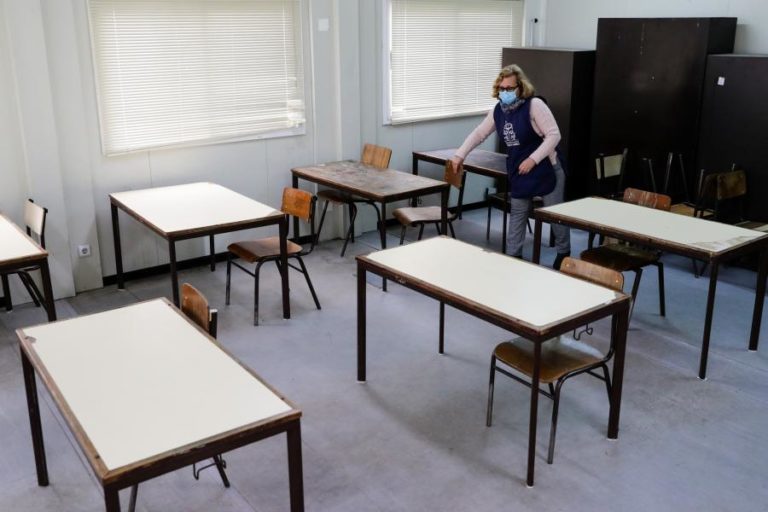 COVID-19: REGRESSO ÀS AULAS NO SECUNDÁRIO SERÁ GRADUAL, DIZEM PAIS E DIRETORES