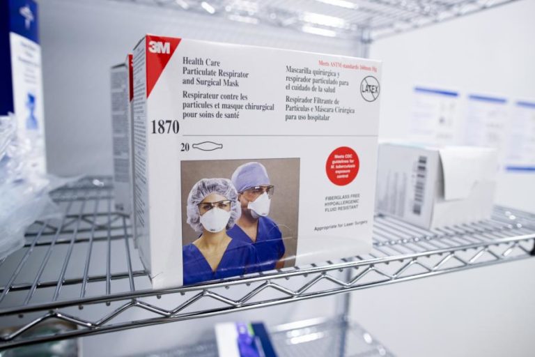 COVID-19: EUA COM 820  MORTOS NAS ÚLTIMAS 24 HORAS
