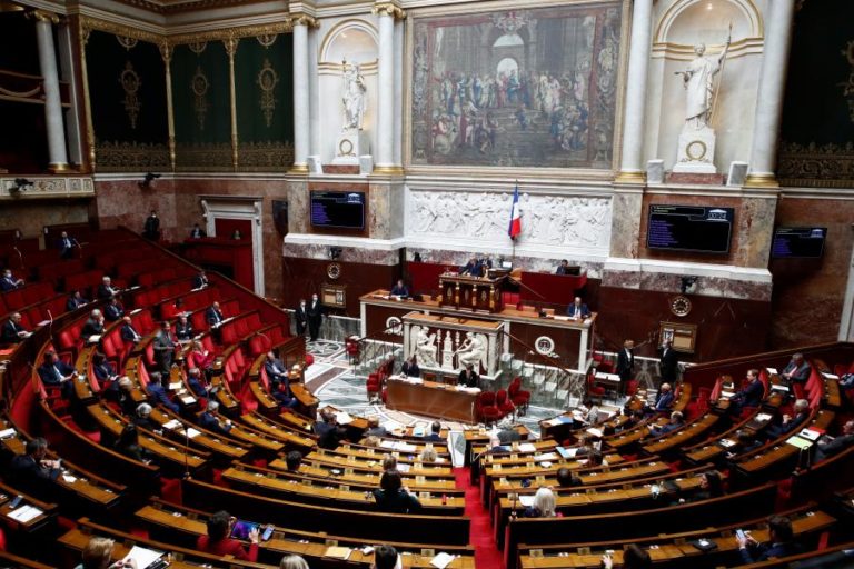 DISSIDENTES FAZEM PERDER MAIORIA ABSOLUTA A PARTIDO DE MACRON NA ASSEMBLEIA NACIONAL FRANCESA