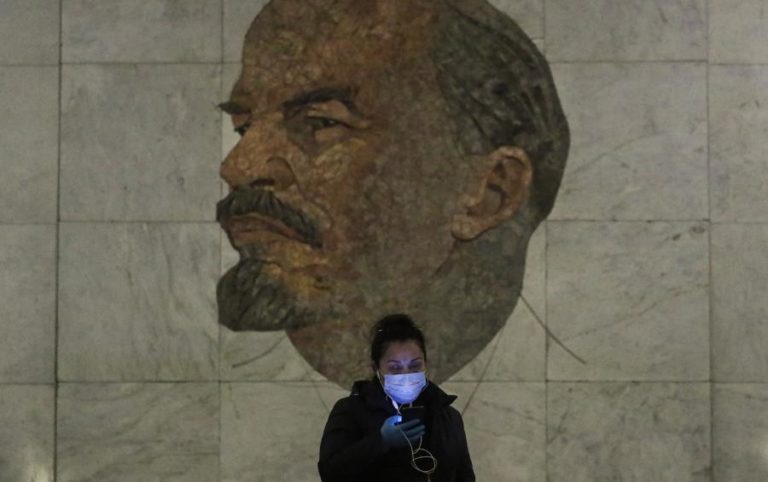 COVID-19: RÚSSIA DIZ QUE TAXA DE INFEÇÕES NO PAÍS ESTABILIZOU