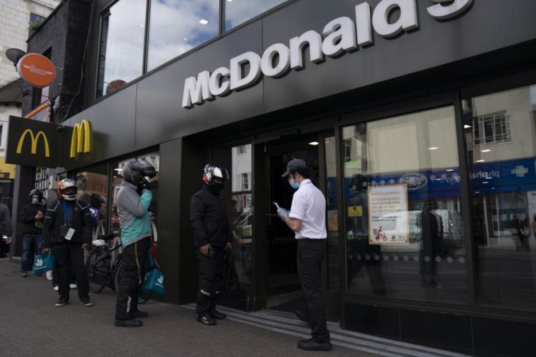 COVID-19: MCDONALD’S REABRE APÓS AUMENTO DA PROCURA EM ‘DRIVE’ E ‘DELIVERY’