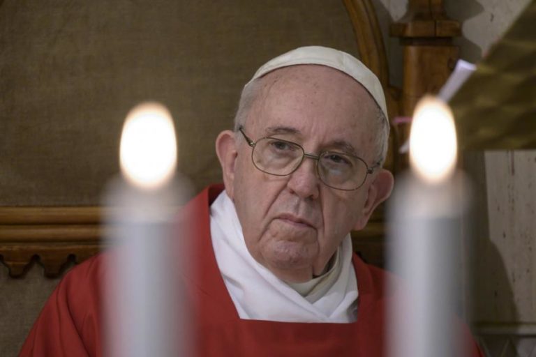 COVID-19: PAPA PEDE RESPEITO PELAS REGRAS PARA GARANTIR SEGURANÇA NAS CELEBRAÇÕES