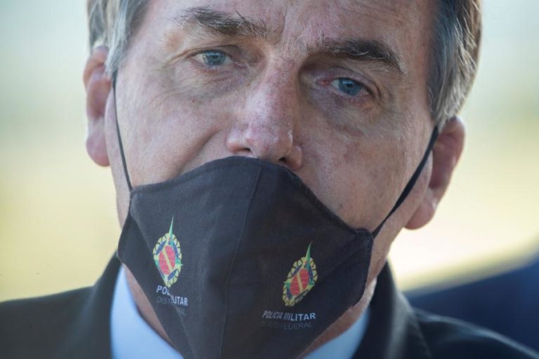 COVID-19: JAIR BOLSONARO ISENTA FUNCIONÁRIOS PÚBLICOS POR AÇÕES TOMADAS NA PANDEMIA