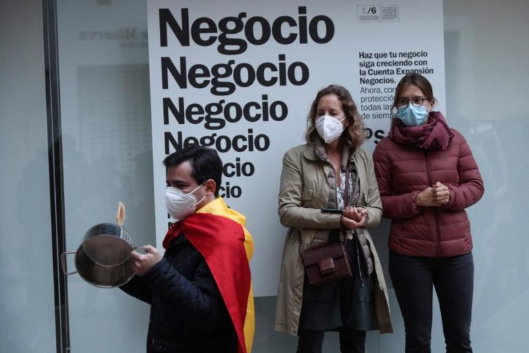 COVID-19: ESPANHA VAI IMPOR USO OBRIGATÓRIO DE MÁSCARA NOS LOCAIS PÚBLICOS