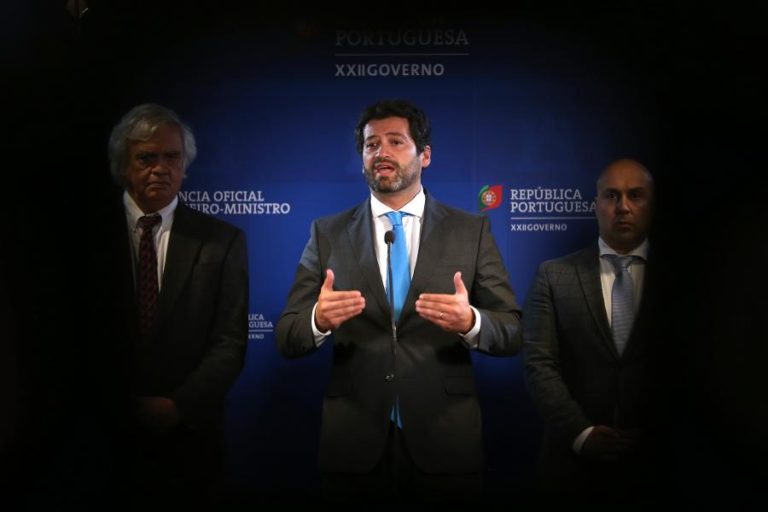 COVID-19: RESTAURANTES COM METADE DA LOTAÇÃO E DEVERÃO FECHAR ATÉ ÀS 23:00 — CHEGA