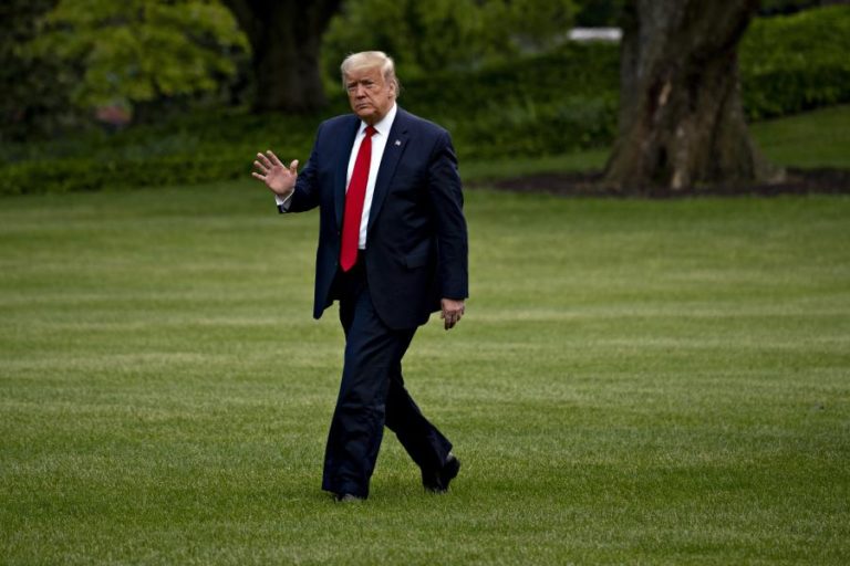 TRUMP INSINUA QUE QUER FICAR NA CASA BRANCA MAIS 13 ANOS