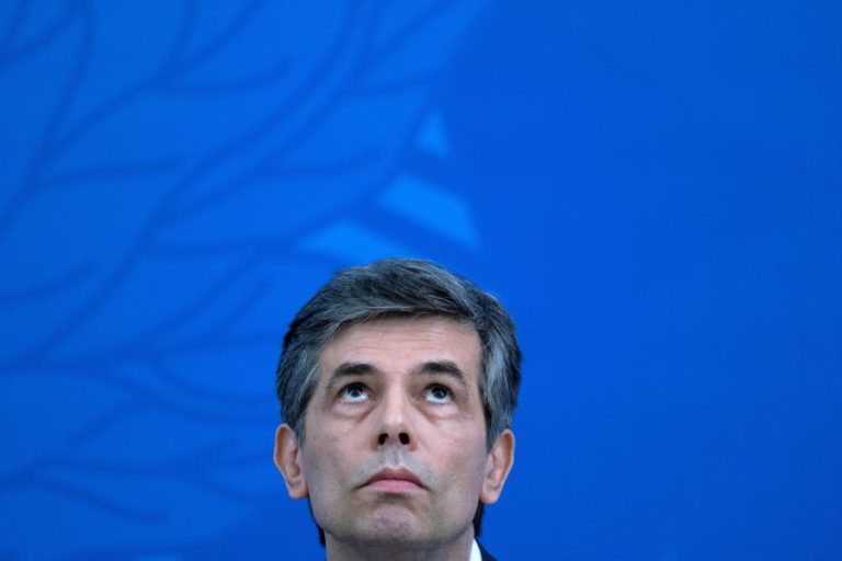 COVID-19: MINISTRO DA SAÚDE DO BRASIL DIZ QUE ESCOLHEU SAIR E DEIXA PLANO PRONTO