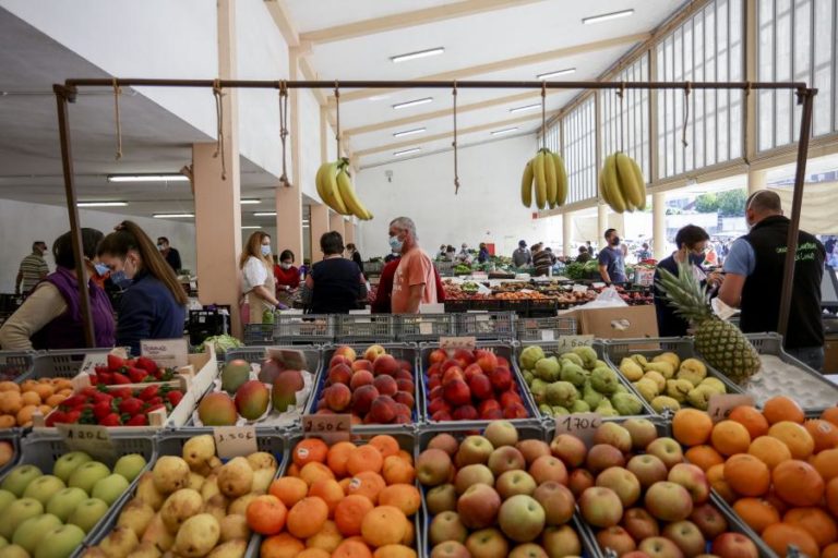 COVID-19: MERCADO DE OVAR REABRE APÓS DOIS MESES DE FOME PARA UNS E INOVAÇÃO PARA OUTROS