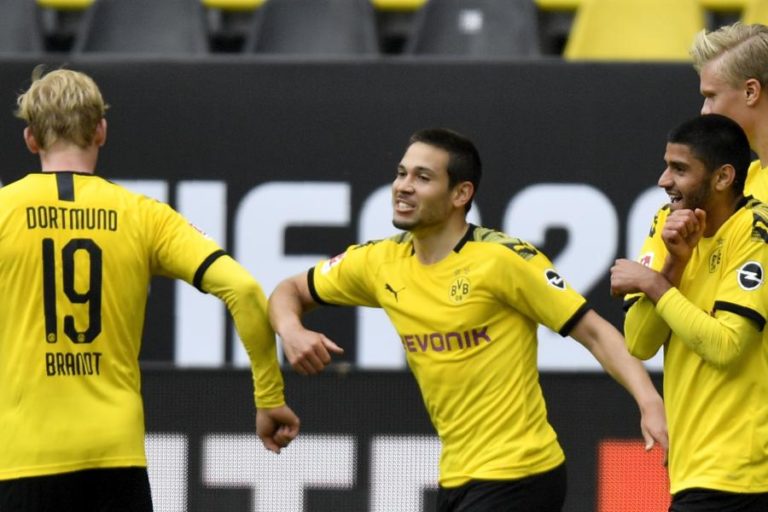 RAPHAEL GUERREIRO MARCA NA GOLEADA DO DORTMUND NO REGRESSO DA ‘BUNDESLIGA’