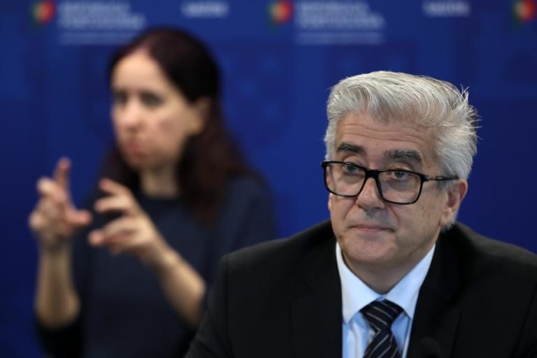 COVID-19: MÁSCARAS COM CERTIFICADO INVÁLIDO NÃO FORAM DISTRIBUÍDAS NEM PAGAS — GOVERNO