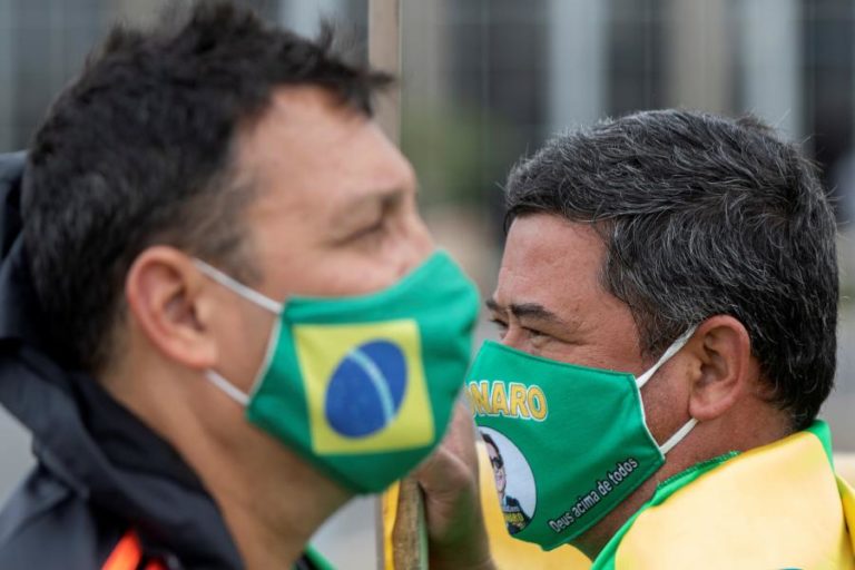COVID-19: BRASIL RECONTRATA MÉDICOS CUBANOS PARA LIDAR COM PANDEMIA