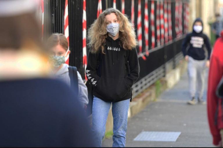 COVID-19: FRANÇA REGISTA 131 MORTOS NAS ÚLTIMAS 24 HORAS