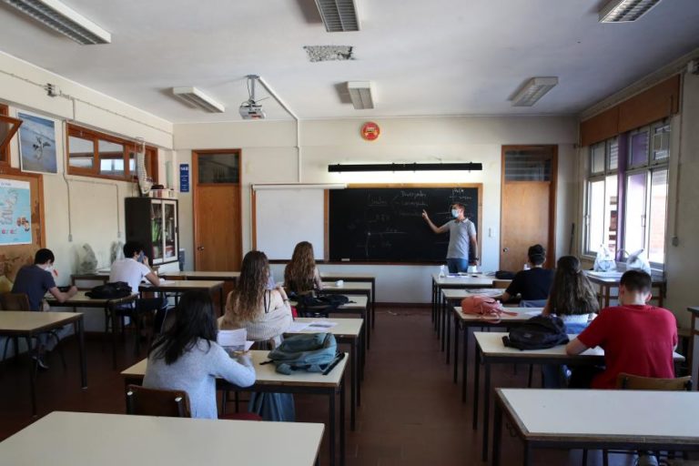 COVID-19: ESCOLAS COM 80% DOS ALUNOS E COM FALTA DE ALGUNS PROFESSORES