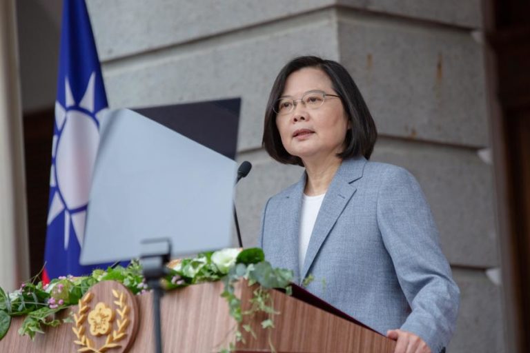 PRESIDENTE DE TAIWAN QUER RELAÇÕES DE IGUAL PARA IGUAL COM A CHINA