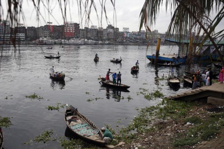 MILHÕES DE DESLOCADOS E 13 MORTOS DEVIDO AO CICLONE AMPHAN NA ÍNDIA E BANGLADESH