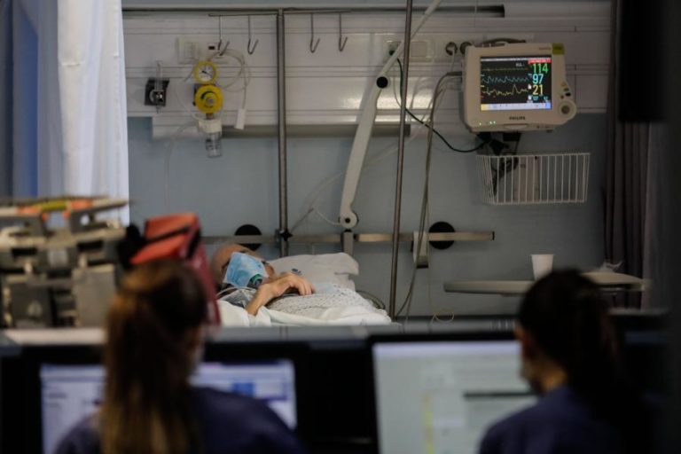 COVID-19: DOENTES GRAVES NOS CUIDADOS INTENSIVOS TRIPLICAVAM SEM CONFINAMENTO — INVESTIGADORES