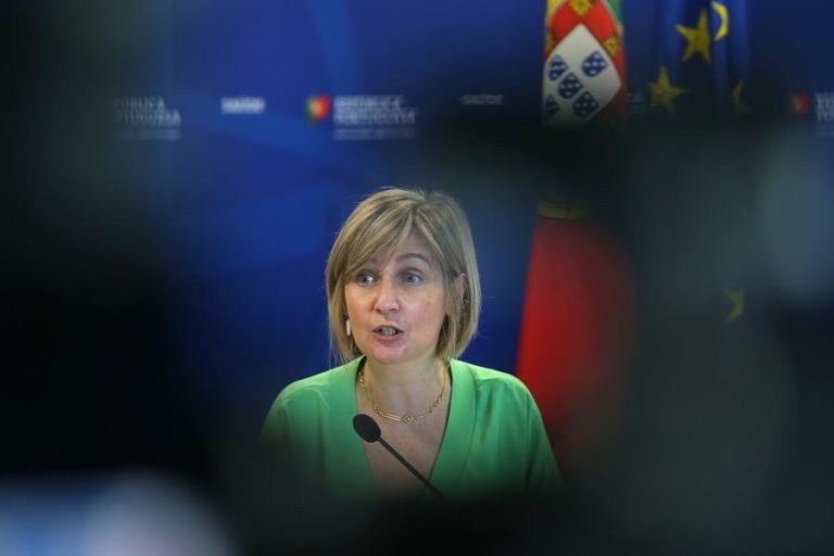 COVID-19: MINISTRA ASSUME IMPOSSIBILIDADE DE CONCENTRAÇÕES PARA VER JOGOS DE FUTEBOL