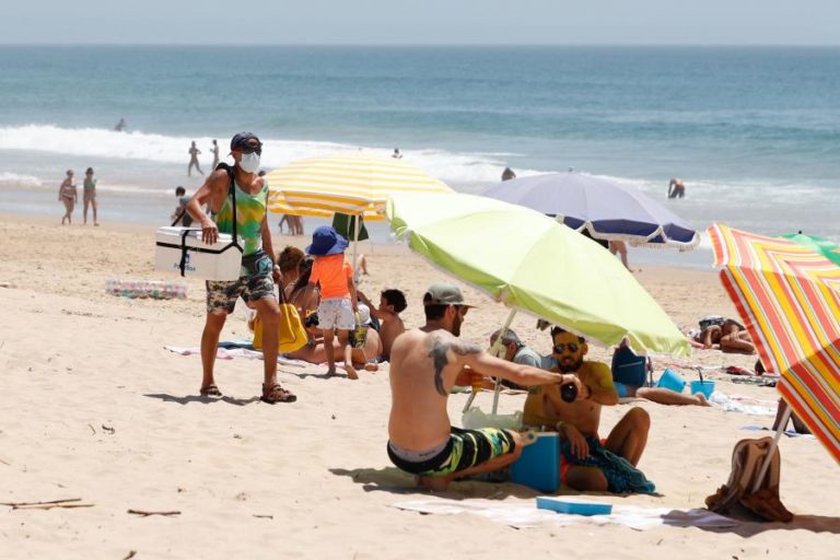 COVID-19: PRAIAS VIGIADAS POR 742 ELEMENTOS DA AUTORIDADE MARÍTIMA NACIONAL
