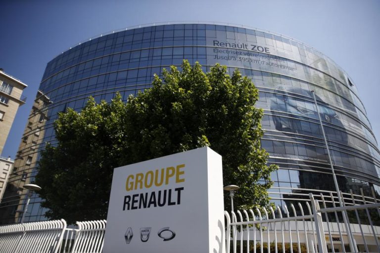 FABRICANTE AUTOMÓVEL FRANCÊS RENAULT SUPRIME 15 MIL POSTOS DE TRABALHO