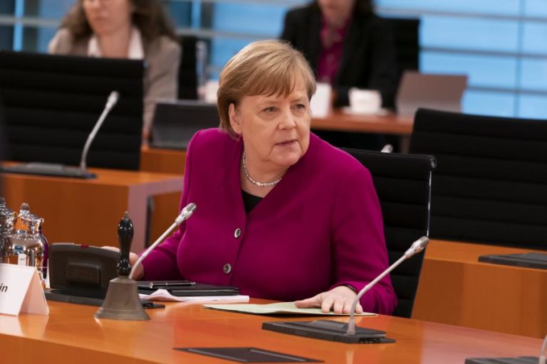 MERKEL PREVÊ QUE NEGOCIAÇÃO DO FUNDO DA UE NÃO FIQUE FECHADA NA PRÓXIMA CIMEIRA