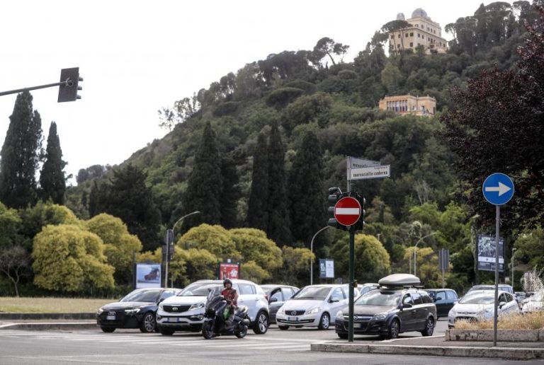 COVID-19: ITÁLIA REGISTA 87 MORTES E MAIS DE 500 NOVOS CONTÁGIOS NAS ÚLTIMAS 24 HORAS