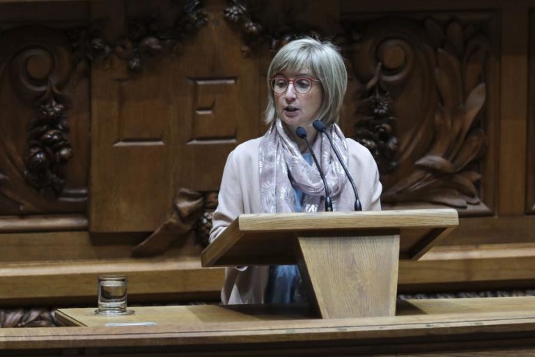 COVID-19: MINISTRA DEFENDE RESPOSTAS SOCIAIS PARA LÁ DO COMBATE AO CORONAVÍRUS