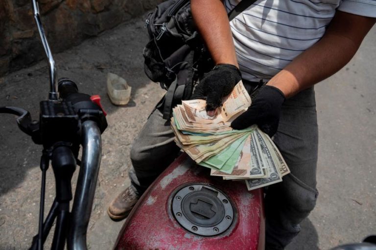 VENEZUELA: OPOSIÇÃO CONDENA AUMENTO DO PREÇO DO COMBUSTÍVEL E APELA A PROTESTOS