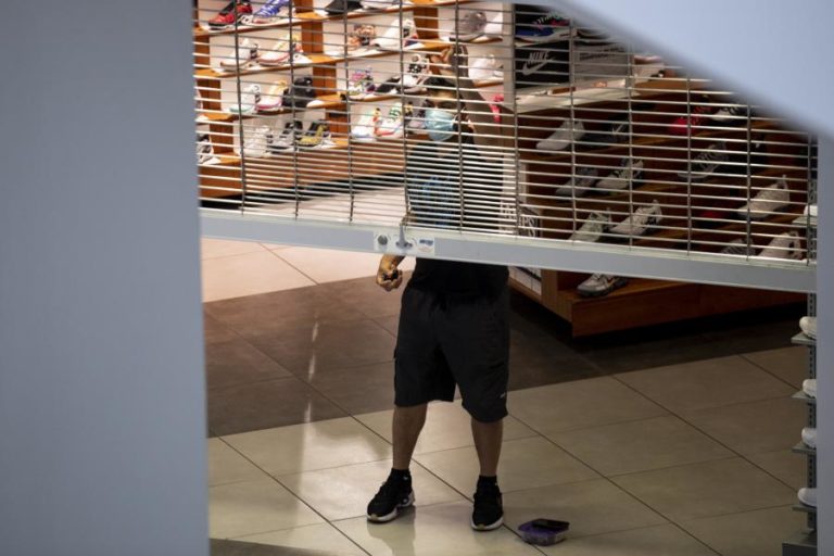 COVID-19: ESTADOS UNIDOS PERTO DOS 1,8 MILHÕES DE CASOS DE CONTÁGIO E 104.000 MORTES