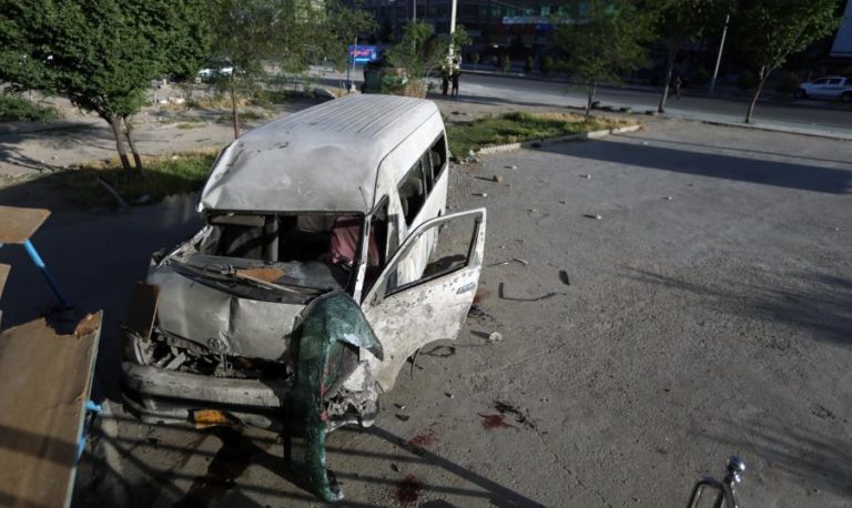 ESTADO ISLÂMICO REIVINDICA ATAQUE TERRORISTA A MINIAUTOCARRO DE TELEVISÃO AFEGÃ